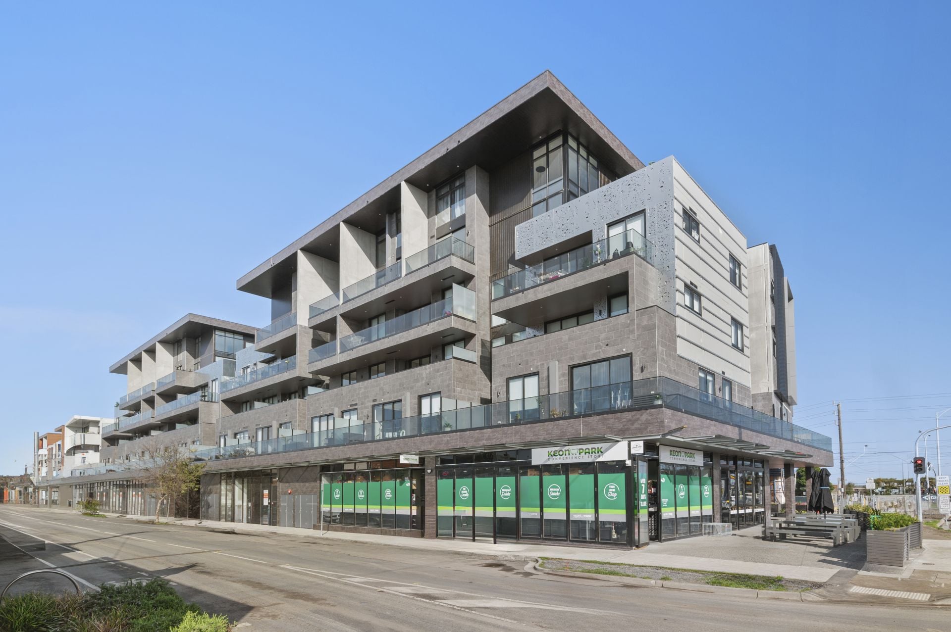 Modern apartment, convenient location!